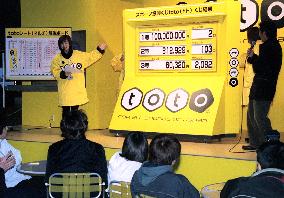 Soccer 'pools' pays out 100 mil. yen